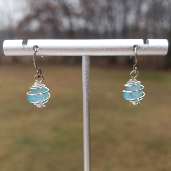 65. 3 Pairs of Drop Earrings - Picture 2 of 10